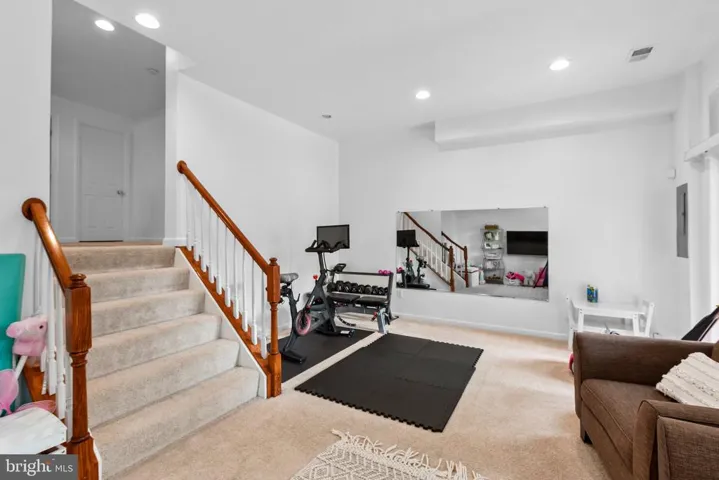 2442 Battery Hill Cir, Woodbridge, Virginia 22191