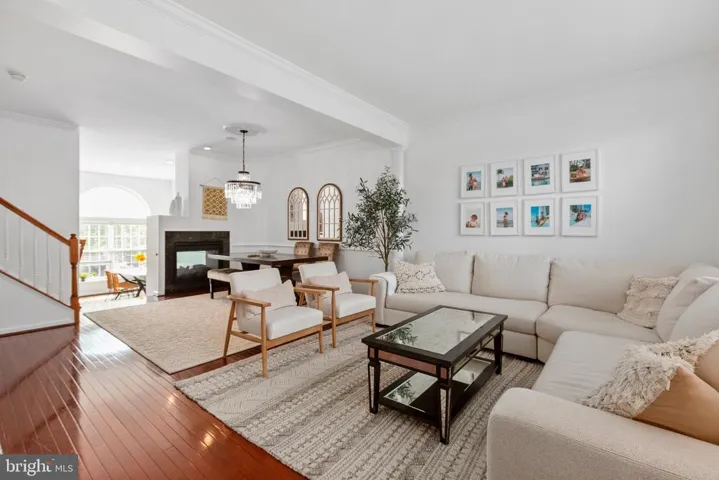 2442 Battery Hill Cir, Woodbridge, Virginia 22191