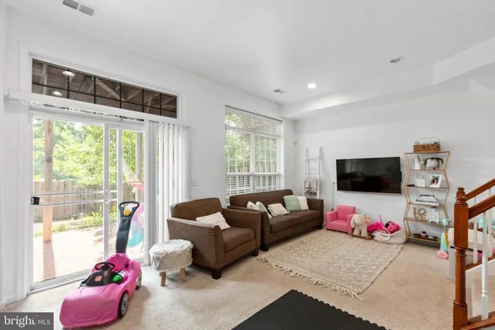 2442 Battery Hill Cir, Woodbridge, Virginia 22191