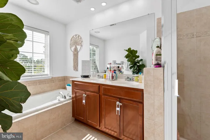 2442 Battery Hill Cir, Woodbridge, Virginia 22191