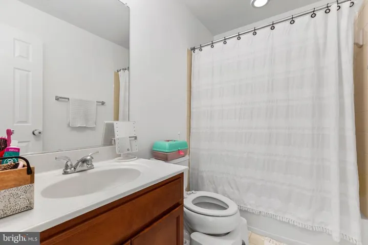 2442 Battery Hill Cir, Woodbridge, Virginia 22191