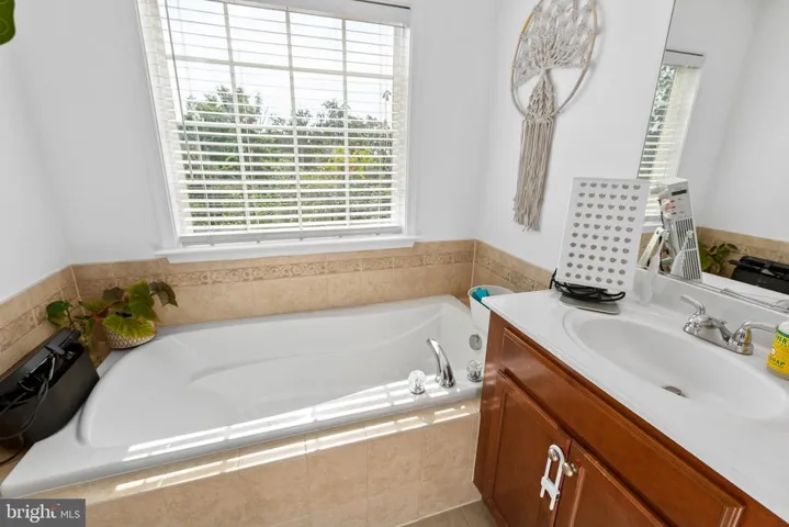 2442 Battery Hill Cir, Woodbridge, Virginia 22191