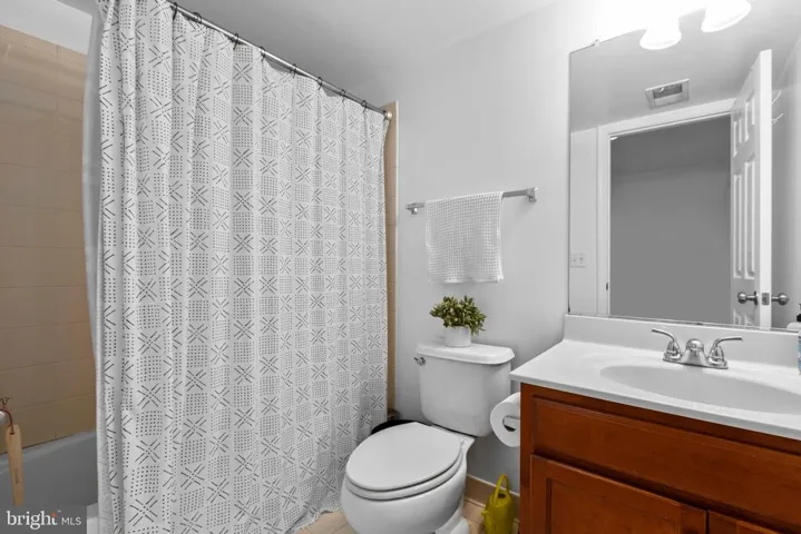 2442 Battery Hill Cir, Woodbridge, Virginia 22191