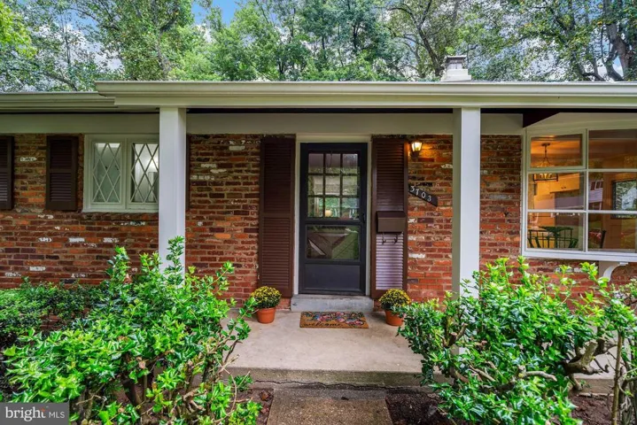 3703 Sprucedale Dr, Annandale, Virginia 22003