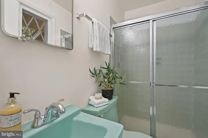 3703 Sprucedale Dr, Annandale, Virginia 22003