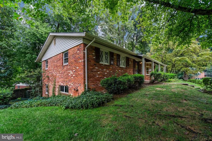 3703 Sprucedale Dr, Annandale, Virginia 22003