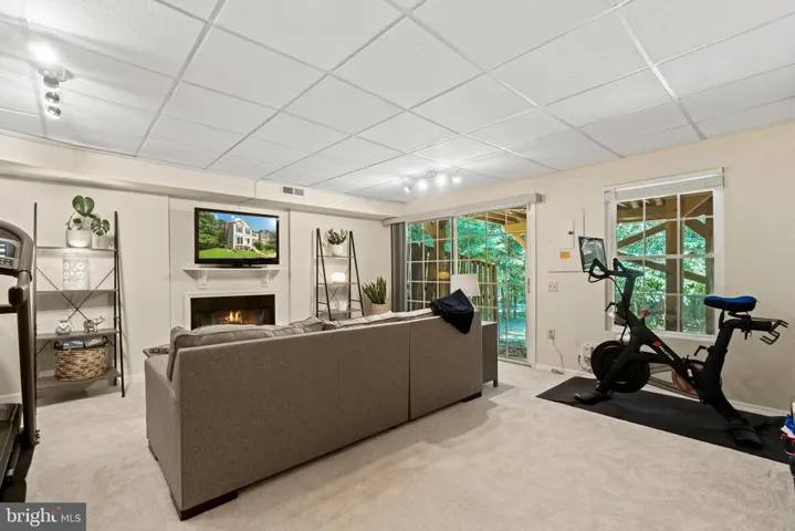 12110 Wedgeway Pl, Fairfax, Virginia 22033