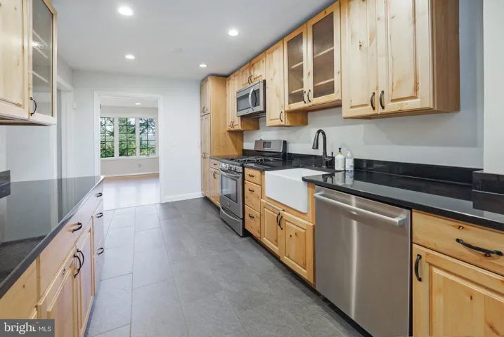 6647 Kerns Rd, Falls Church, Virginia 22042