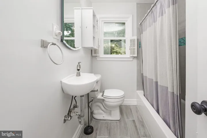 6647 Kerns Rd, Falls Church, Virginia 22042
