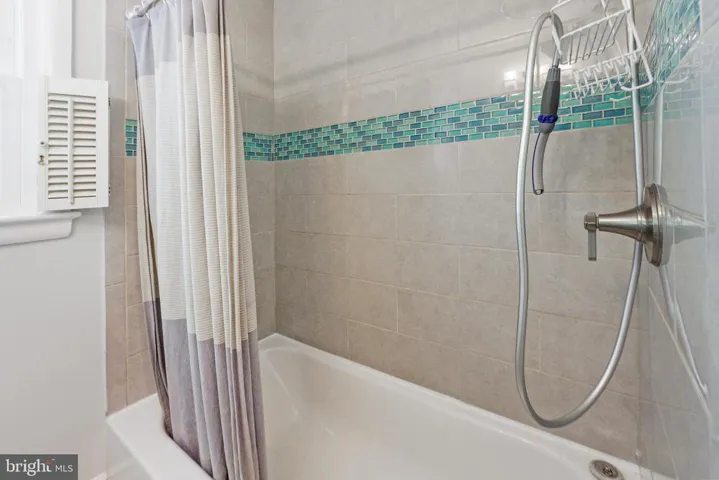 6647 Kerns Rd, Falls Church, Virginia 22042
