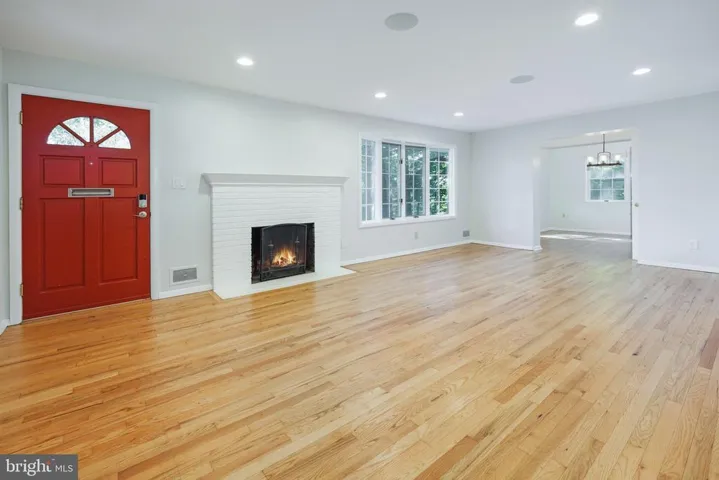6647 Kerns Rd, Falls Church, Virginia 22042