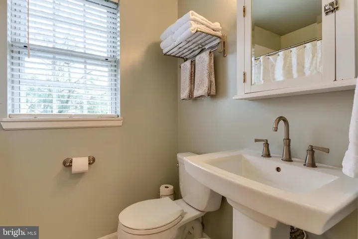 3524 S Wakefield St #b1, Arlington, Virginia 22206