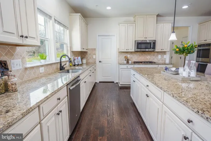 17067 Belle Isle Dr, Dumfries, Virginia 22026