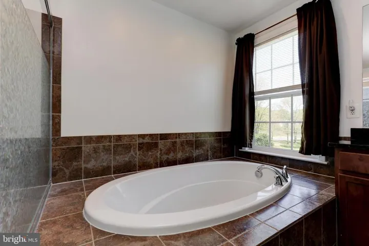19240 Fuller Heights Rd, Triangle, Virginia 22172