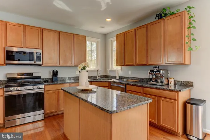 19240 Fuller Heights Rd, Triangle, Virginia 22172