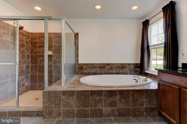 19240 Fuller Heights Rd, Triangle, Virginia 22172