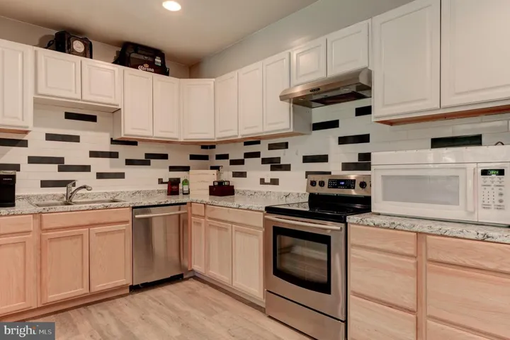 19240 Fuller Heights Rd, Triangle, Virginia 22172
