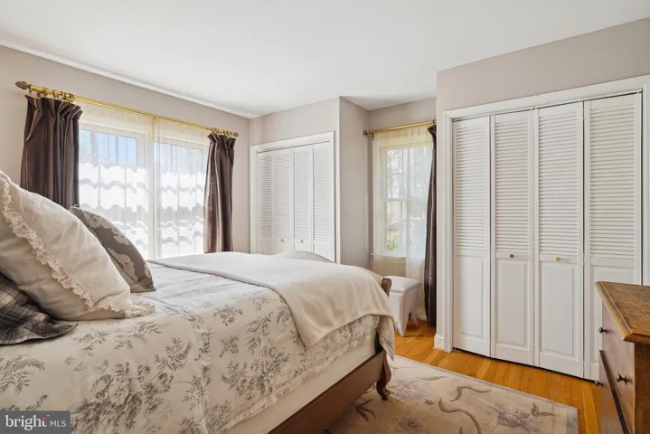 807 E Broad St, Falls Church, Virginia 22046