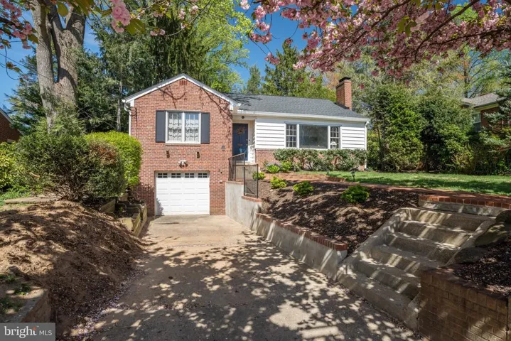 807 E Broad St, Falls Church, Virginia 22046