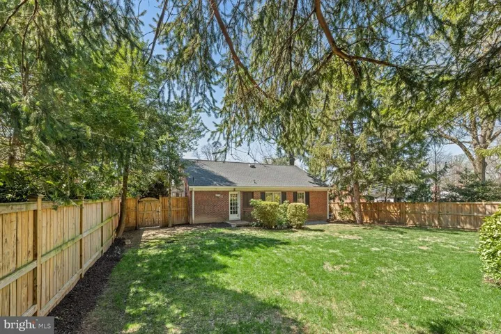 807 E Broad St, Falls Church, Virginia 22046