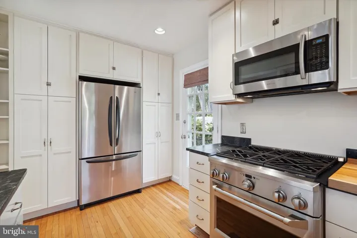 807 E Broad St, Falls Church, Virginia 22046