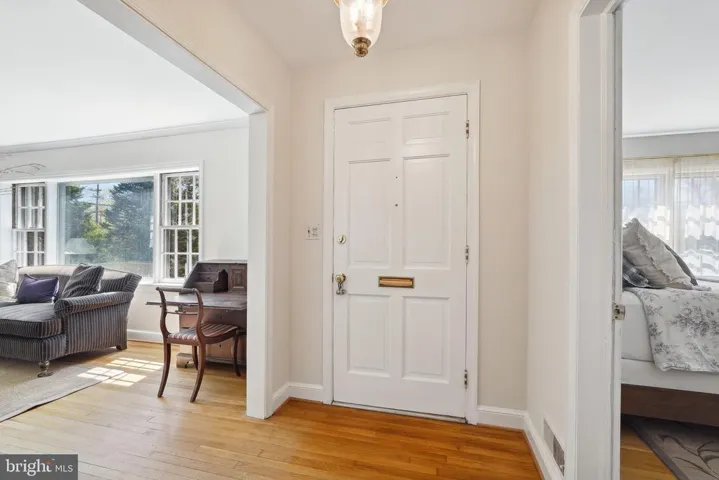 807 E Broad St, Falls Church, Virginia 22046