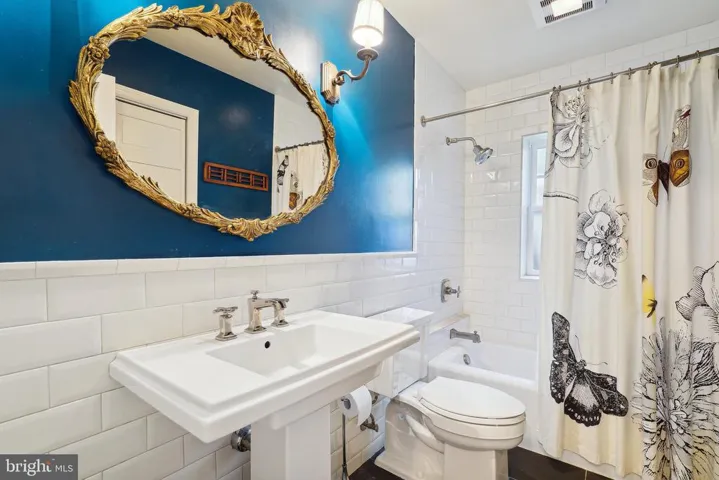 807 E Broad St, Falls Church, Virginia 22046