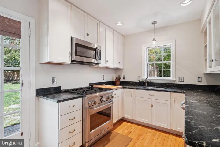 807 E Broad St, Falls Church, Virginia 22046