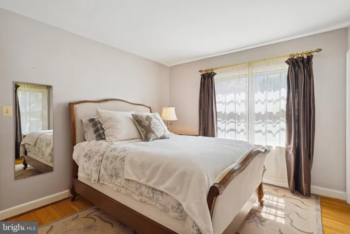 807 E Broad St, Falls Church, Virginia 22046