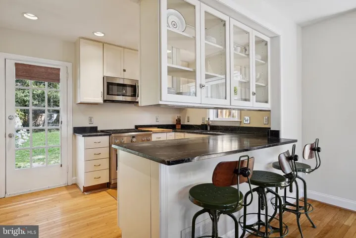 807 E Broad St, Falls Church, Virginia 22046