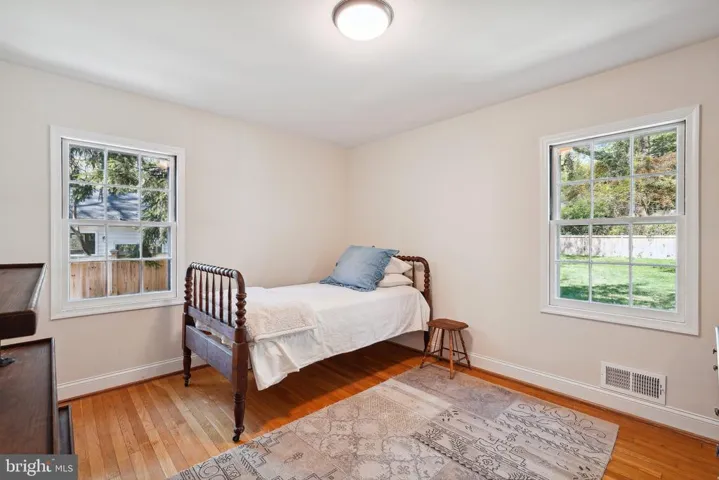 807 E Broad St, Falls Church, Virginia 22046