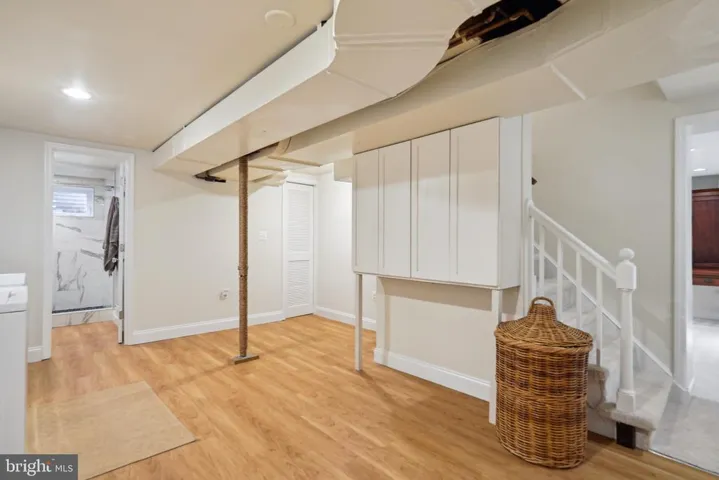 807 E Broad St, Falls Church, Virginia 22046