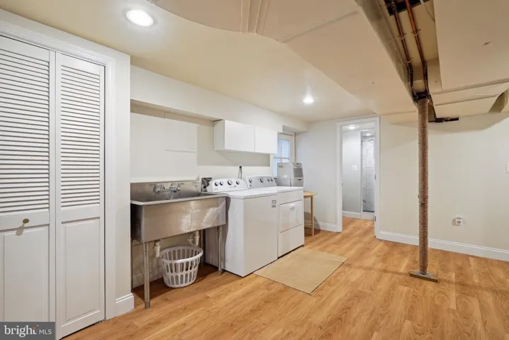 807 E Broad St, Falls Church, Virginia 22046