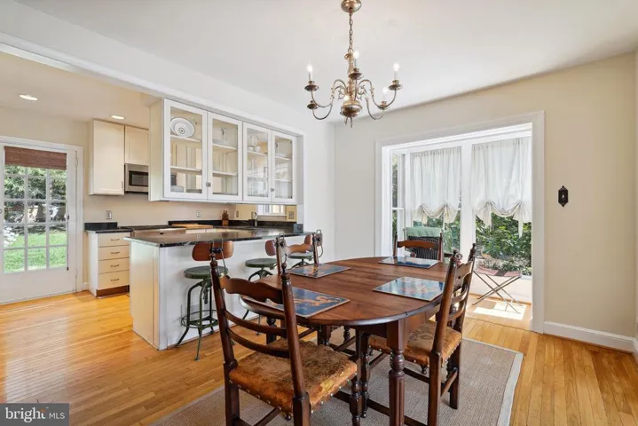807 E Broad St, Falls Church, Virginia 22046