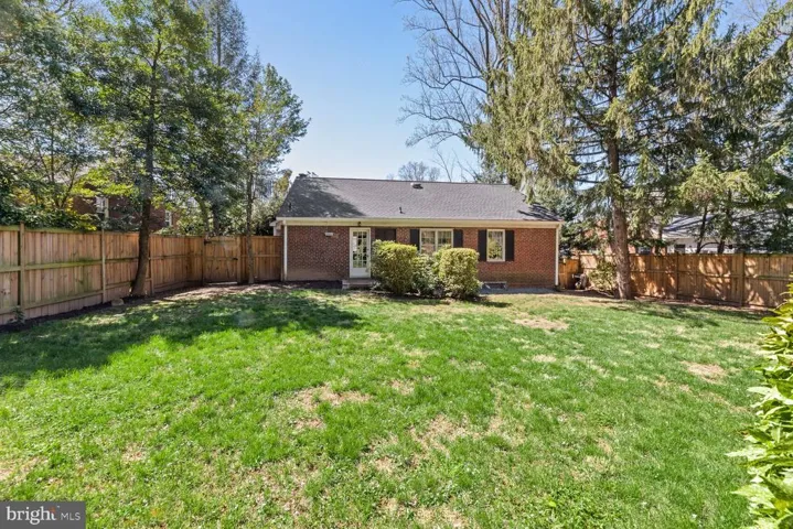 807 E Broad St, Falls Church, Virginia 22046