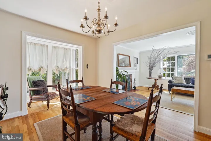 807 E Broad St, Falls Church, Virginia 22046