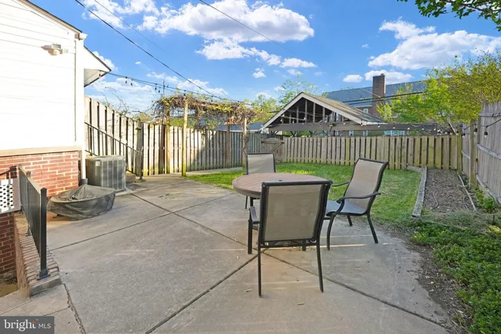 2406 Washington Blvd, Arlington, Virginia 22201