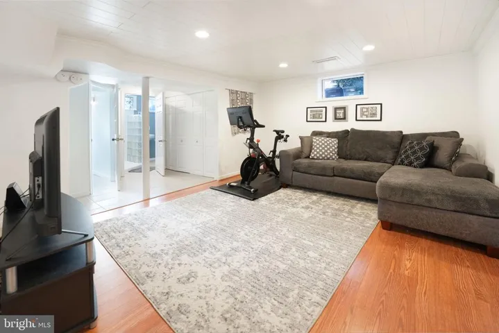 2406 Washington Blvd, Arlington, Virginia 22201
