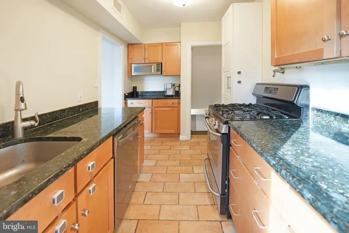 2406 Washington Blvd, Arlington, Virginia 22201