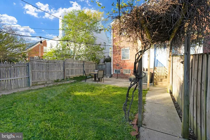 2406 Washington Blvd, Arlington, Virginia 22201