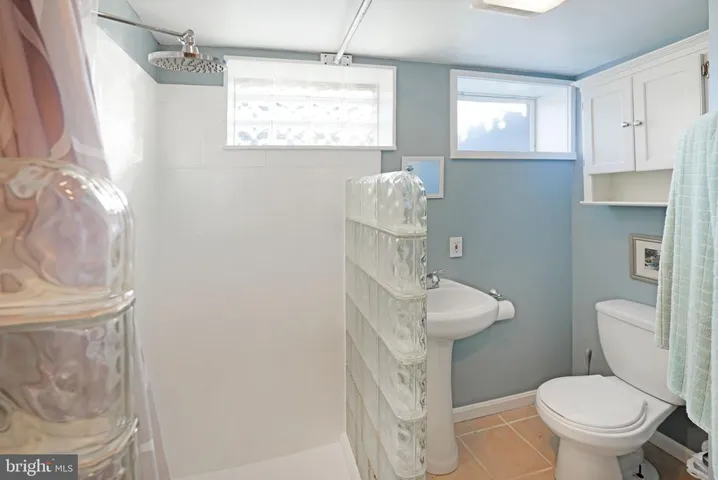 2406 Washington Blvd, Arlington, Virginia 22201