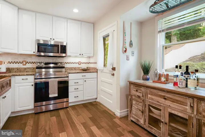 3907 Forest Grove Dr, Annandale, Virginia 22003