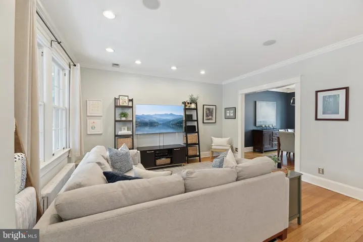 2454 39th Pl Nw, Washington, District of Columbia 20007