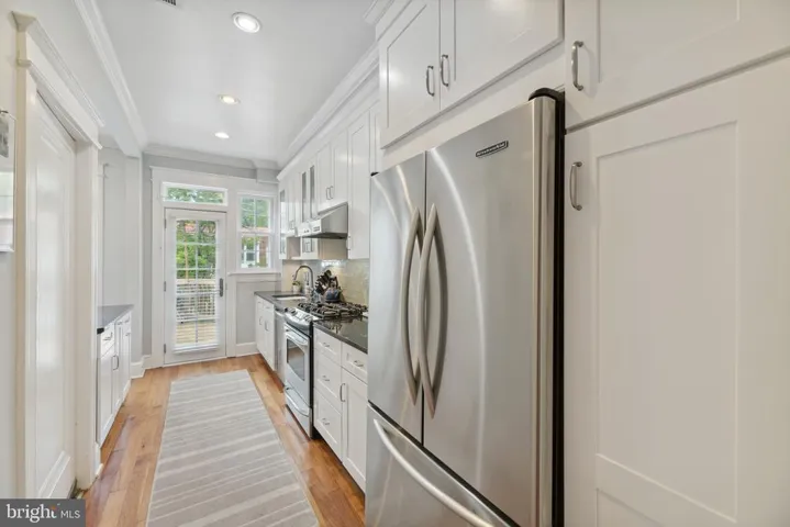 2454 39th Pl Nw, Washington, District of Columbia 20007