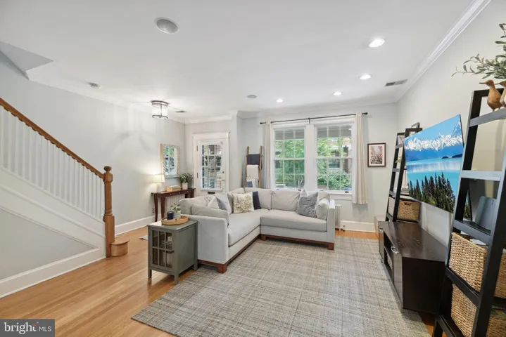 2454 39th Pl Nw, Washington, District of Columbia 20007