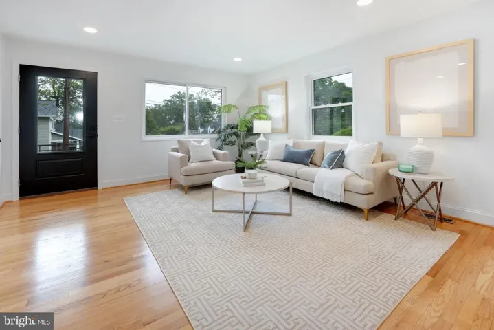 2724 Hickory St, Alexandria, Virginia 22305