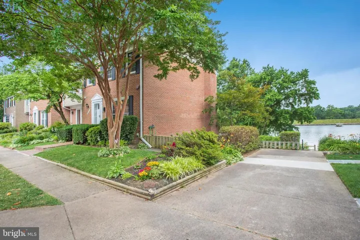 5522 Beaconsfield Ct, Burke, Virginia 22015