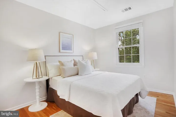 5522 Beaconsfield Ct, Burke, Virginia 22015