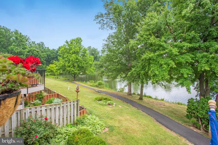 5522 Beaconsfield Ct, Burke, Virginia 22015