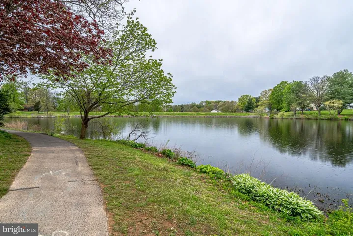 5522 Beaconsfield Ct, Burke, Virginia 22015